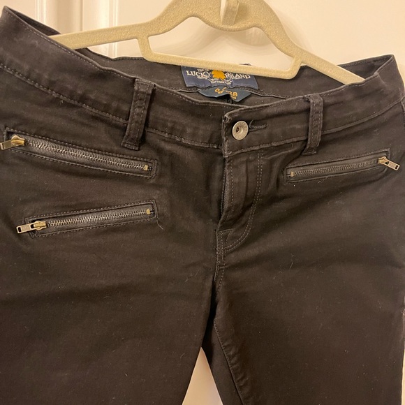 Lucky brand motto pants. zipper pockets and legs. Ankle length size 6/28 - Picture 2 of 5